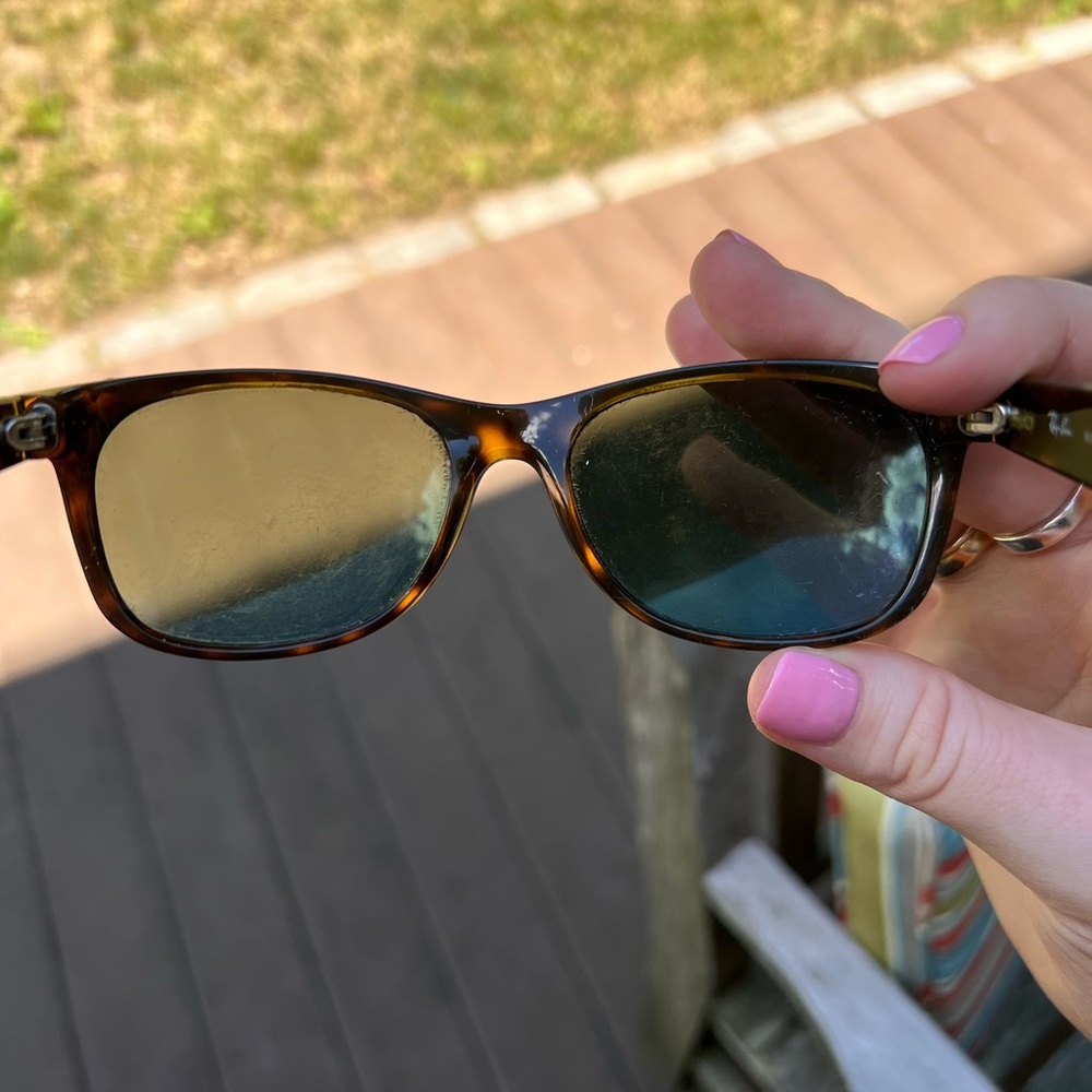 Ray Bans Classic Wayfarer Tortoise/Brown - Picture 5 of 6